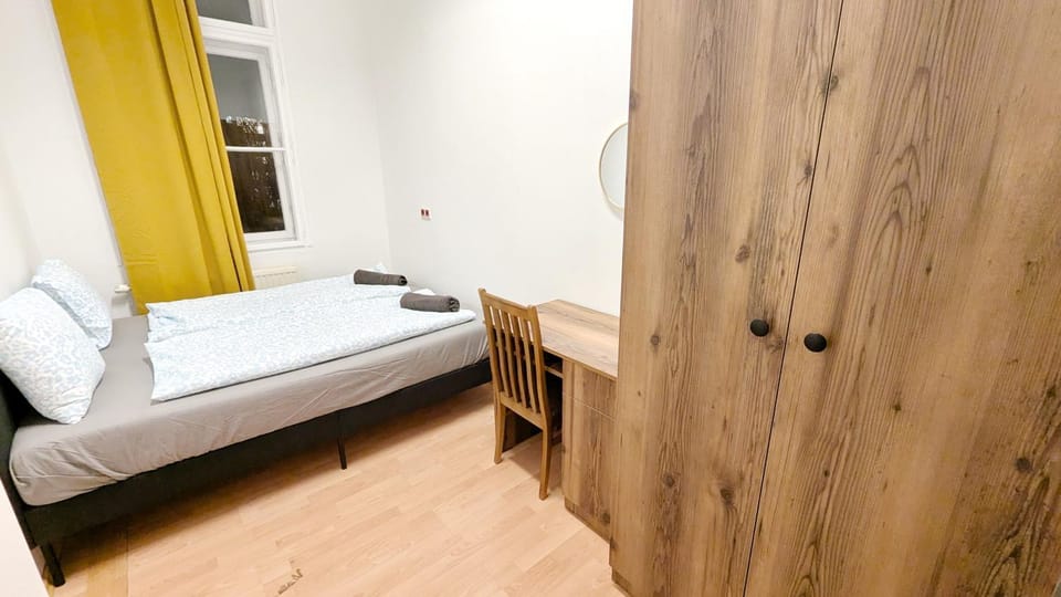 Spacious Rooms - 15 Min from Airport & City Center, 5 Min from Vienna Main-Bus Station EZ8 Vacation rental in Vienna