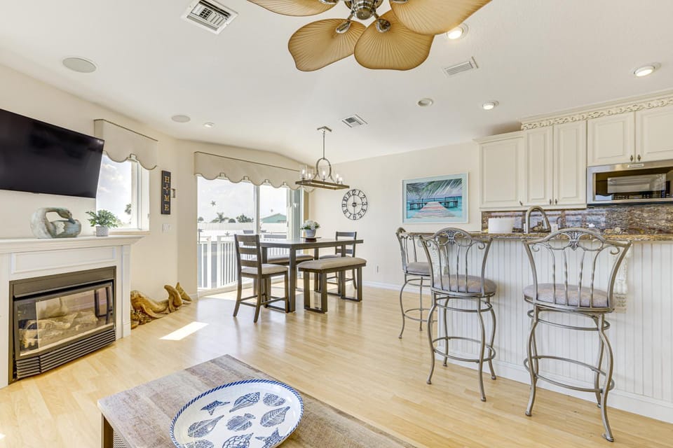 Ocean Access, Mini Golf & Pools: Jensen Beach Gem House in Hutchinson Island