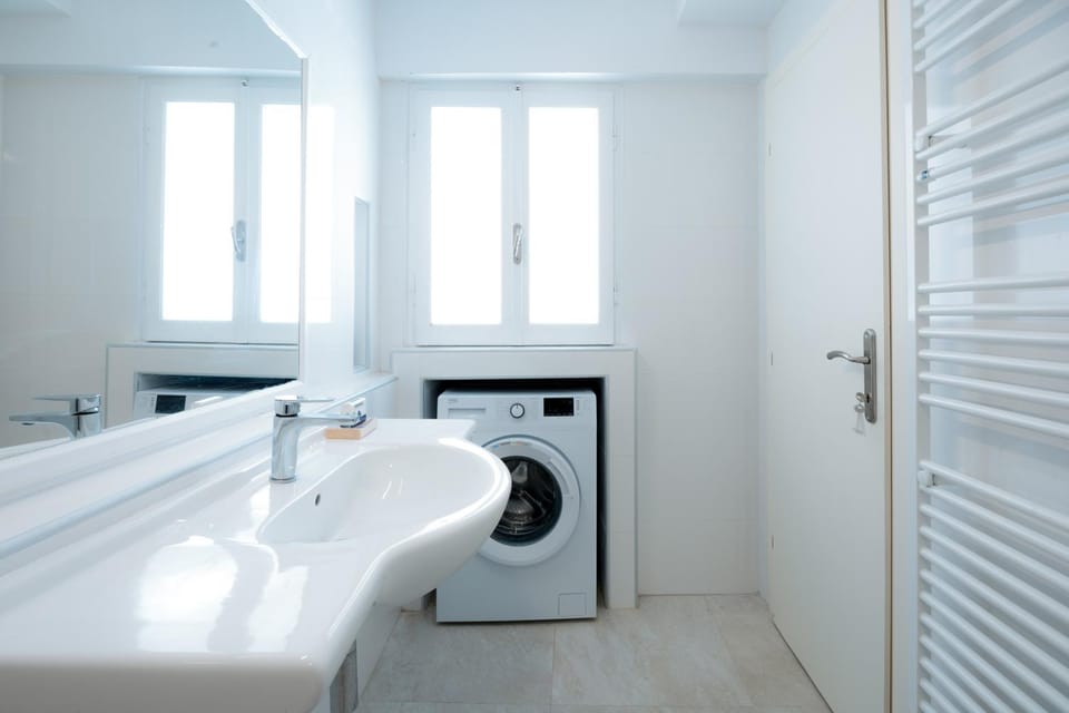 Bathroom, washing machine