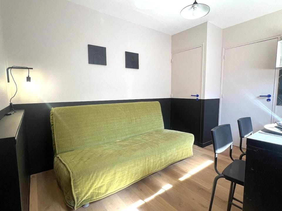 Bed, Living room