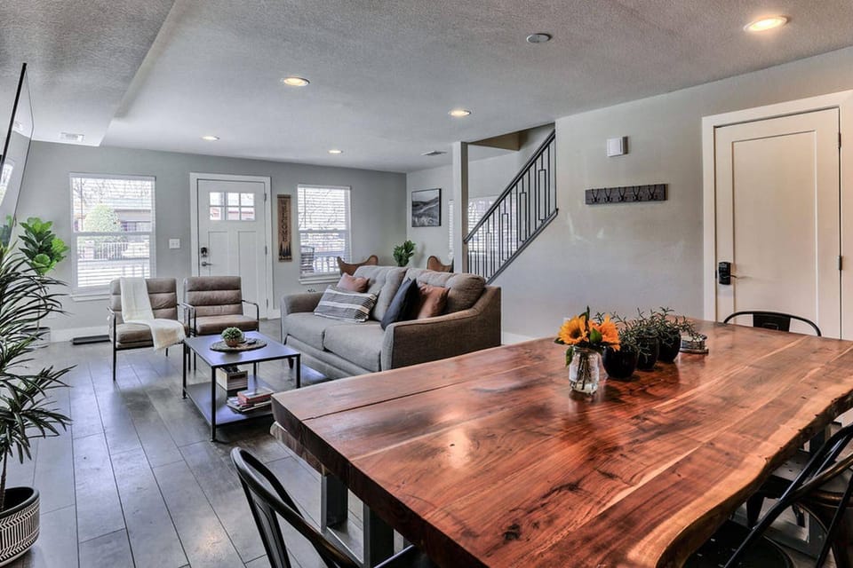 Living room, Dining area