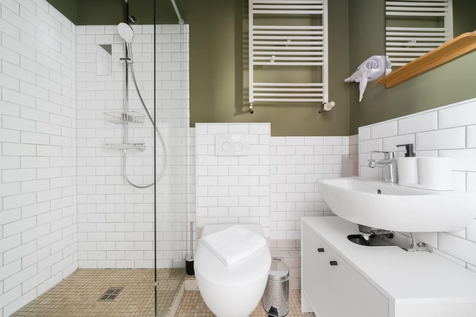 Shower, Toilet, Bathroom