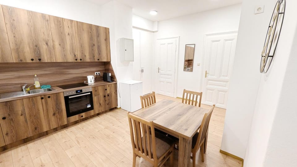 Lovely Apartment - 15 Min from Airport & City Center EZ 9 6 Apartment in Vienna