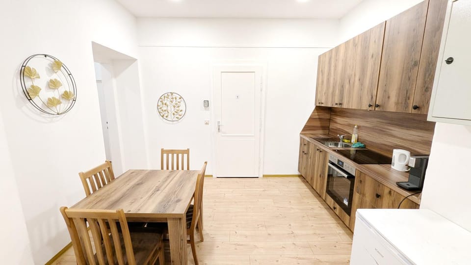 Lovely Apartment - 15 Min from Airport & City Center EZ 9 6 Apartment in Vienna