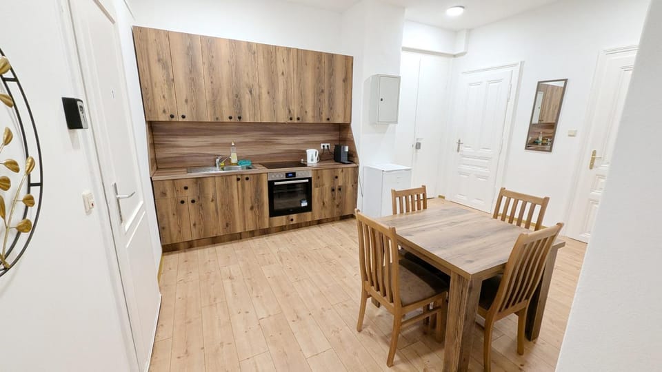 Lovely Apartment - 15 Min from Airport & City Center EZ 9 6 Apartment in Vienna
