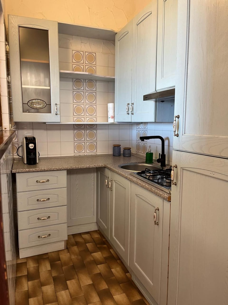 Coffee/tea facilities, stove