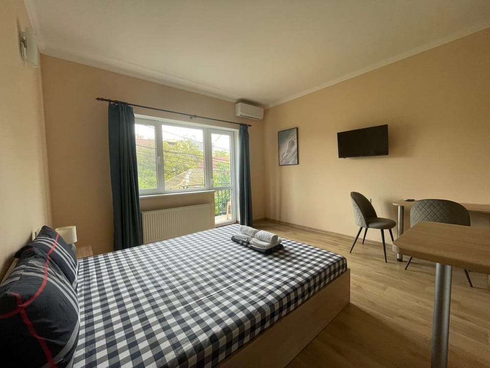 Bed, TV and multimedia, Photo of the whole room