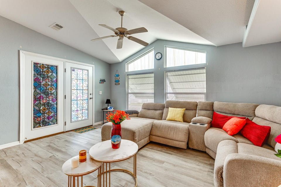 3 Mi to Fort Myers Beach: Home w/ Pool Access House in Lee County