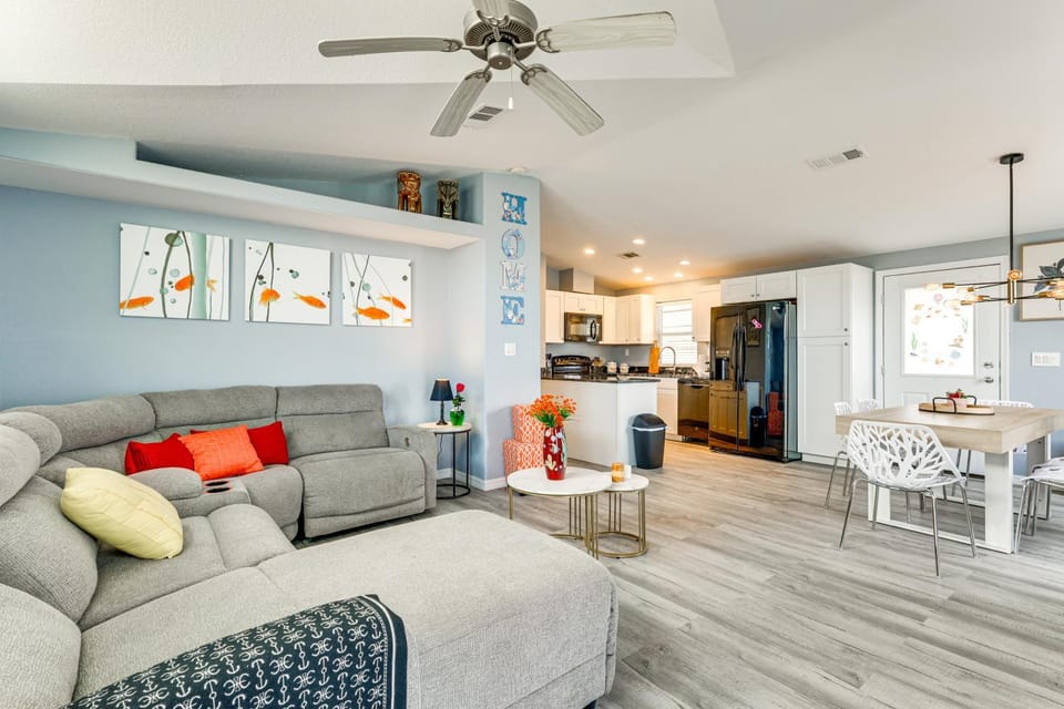 3 Mi to Fort Myers Beach: Home w/ Pool Access House in Lee County