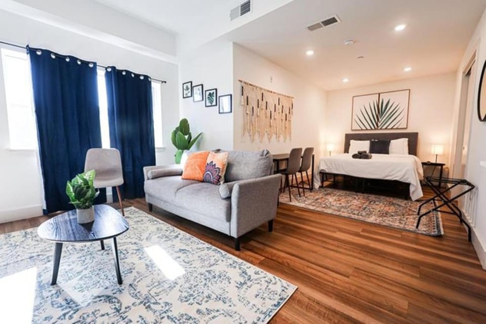 1BR Apt in Brewerytown Gym Balcony WD Apartment in Philadelphia