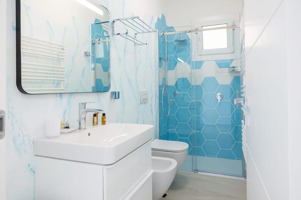 Shower, Toilet, Bathroom, towels