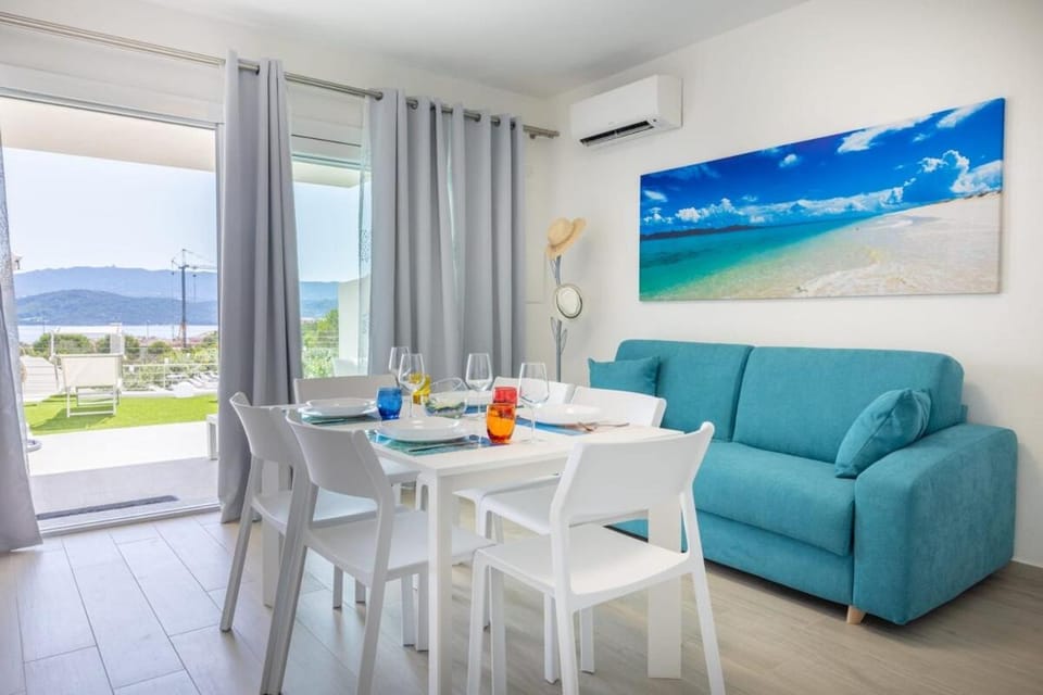 Natural landscape, Living room, Seating area, Dining area, air conditioner