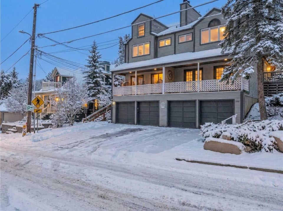 Charming Mountain Retreat with Hot Tub & Views House in Park City