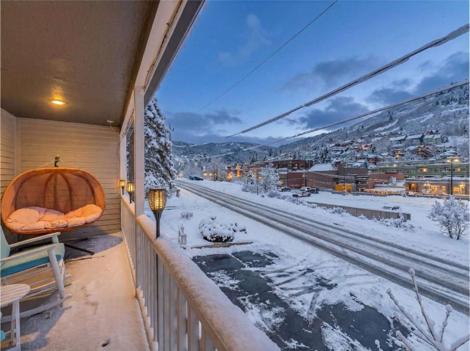 Charming Mountain Retreat with Hot Tub & Views House in Park City