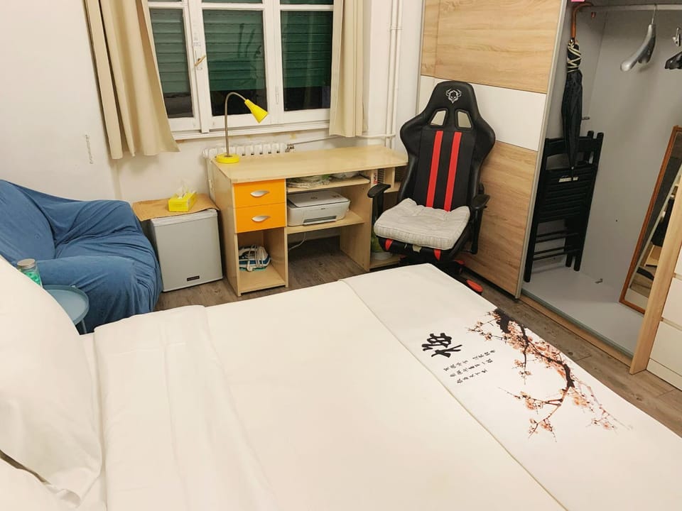Huawei Dormitory & Private room Milan - With 5 min Massage -1 min to Metro - Later Check-in After at 19 - no people do not respect the time - no people do not come back for sleep before midnight 24 Vacation rental in Milan