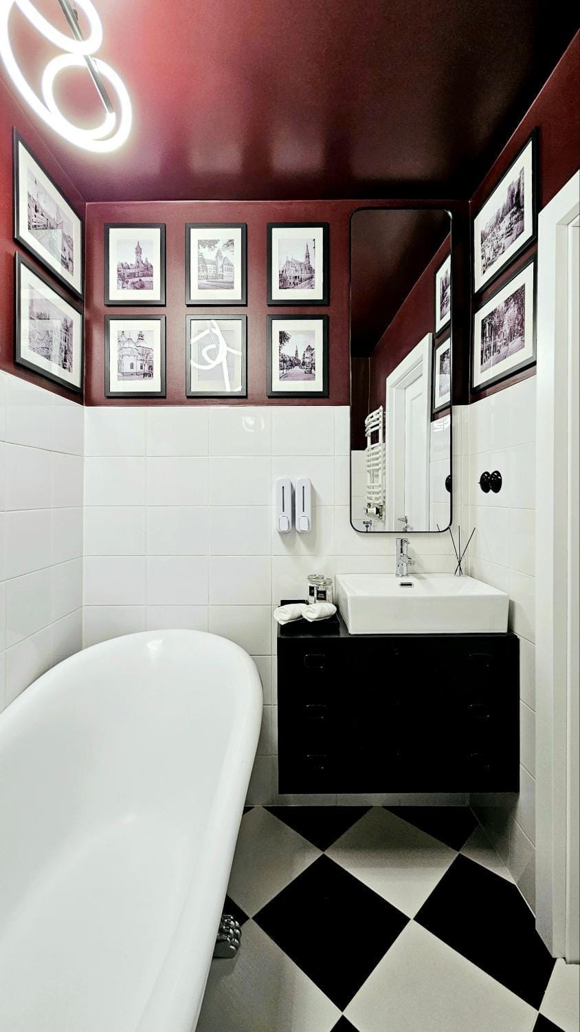 Bathroom, Bath