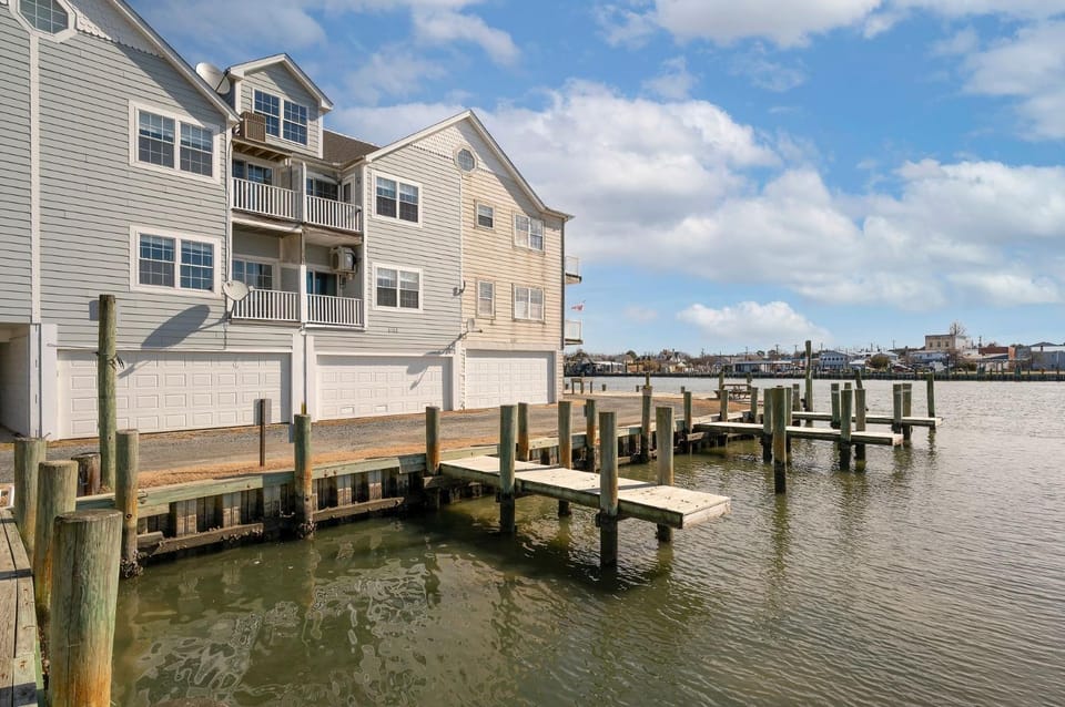 Ducks Docks and Flip Flops House in Chincoteague Island
