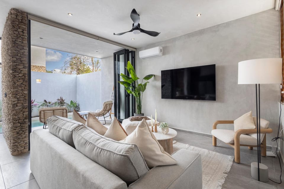 Communal lounge/ TV room, Living room