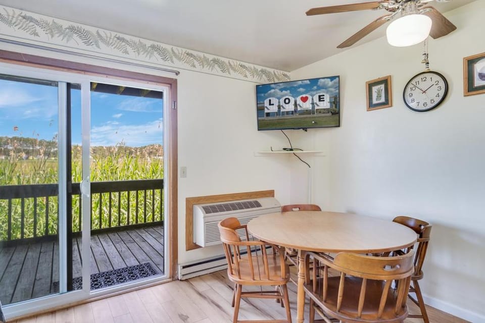 Assateague Inn 103-S Apartment in Chincoteague Island