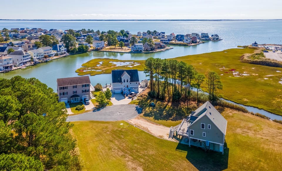 The Baywatch Bungalow House in Chincoteague Island