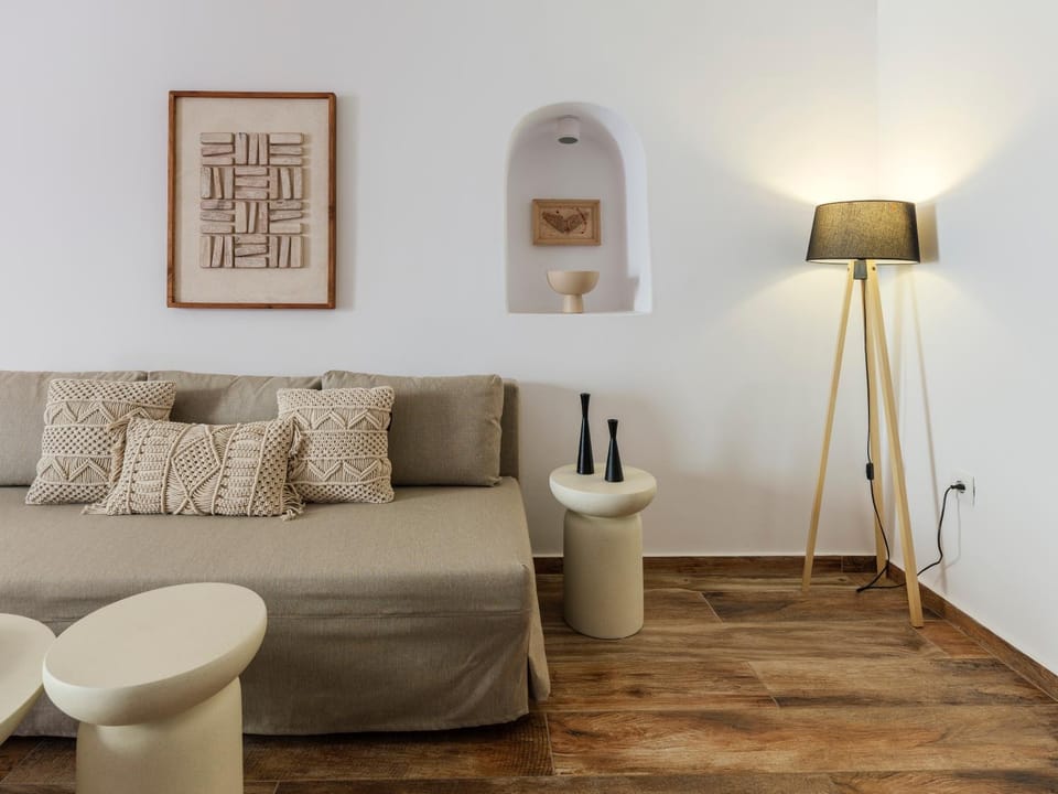 Living room, Decorative detail, Seating area