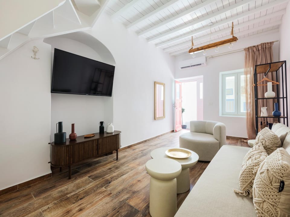 TV and multimedia, Living room, Seating area