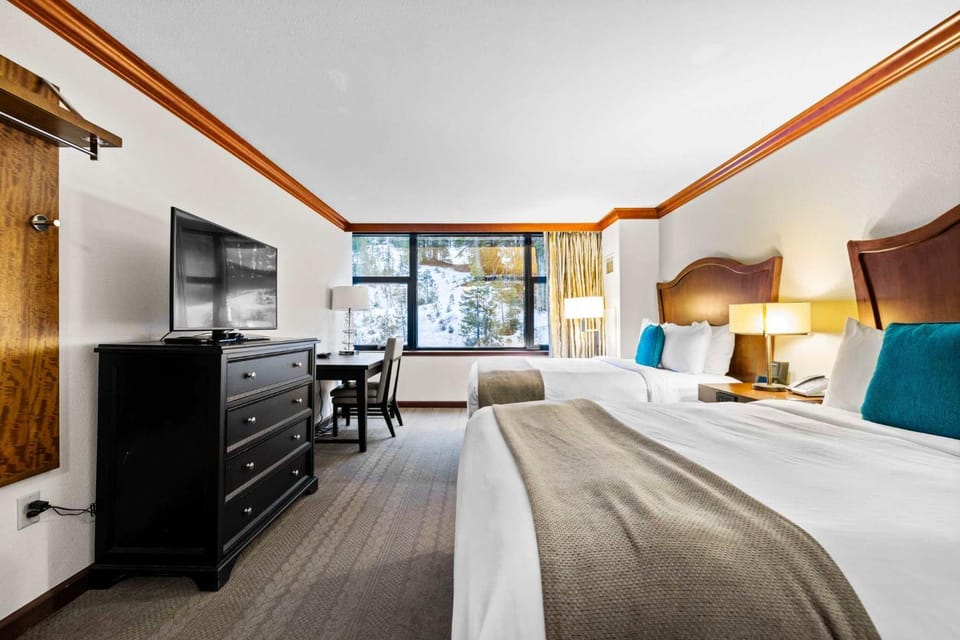 Everline Resort & Spa Palisades- Forest View House in Palisades Tahoe (Olympic Valley)