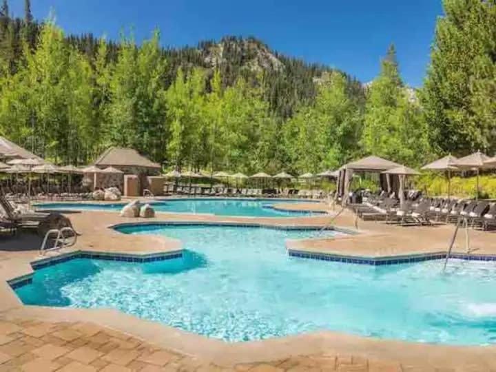 Everline Resort & Spa Palisades- Forest View no resort fee House in Palisades Tahoe (Olympic Valley)