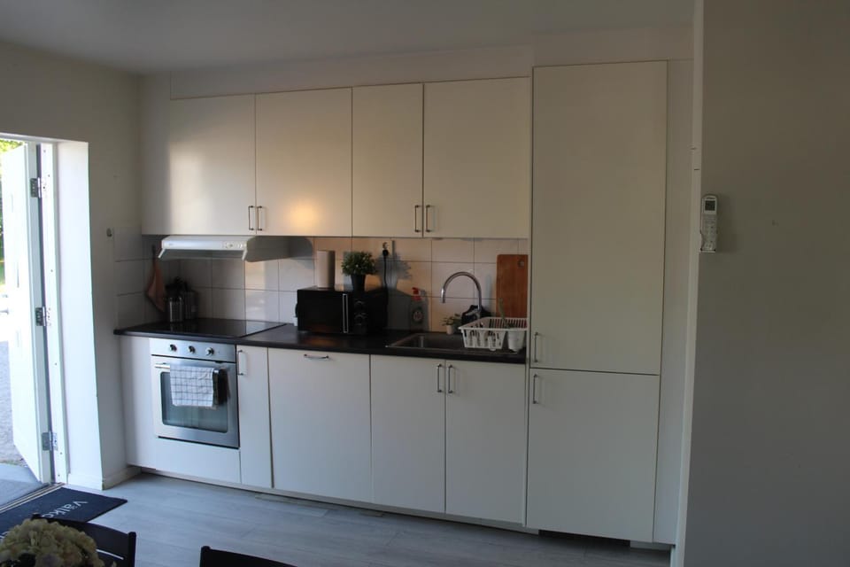 Central Ground Floor Flat Near Beach & Transit Apartment in Skåne County