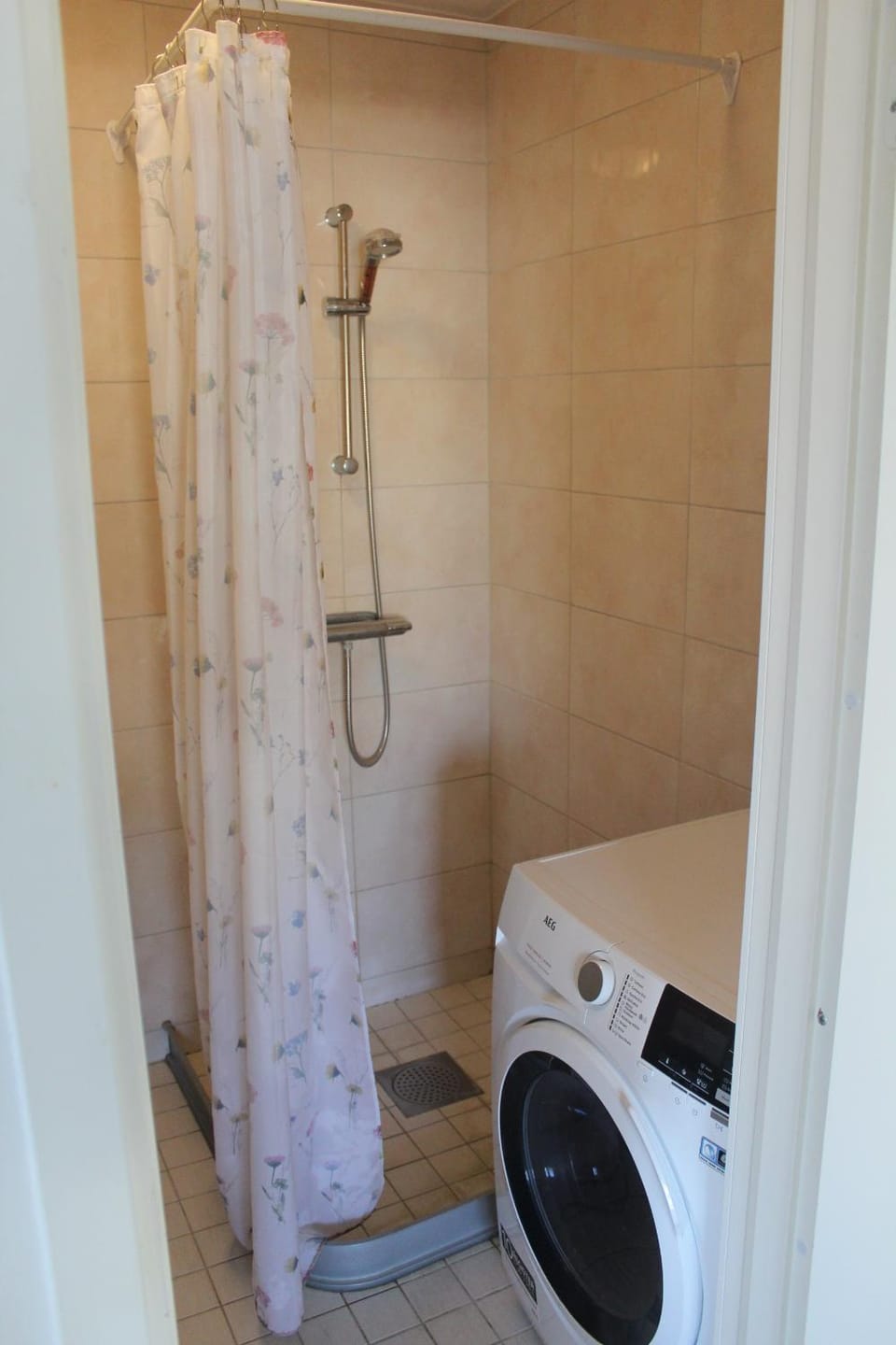 Central Ground Floor Flat Near Beach & Transit Apartment in Skåne County