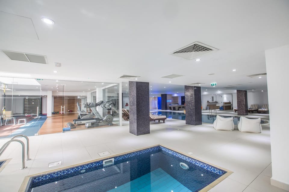 Hot Tub, Swimming pool