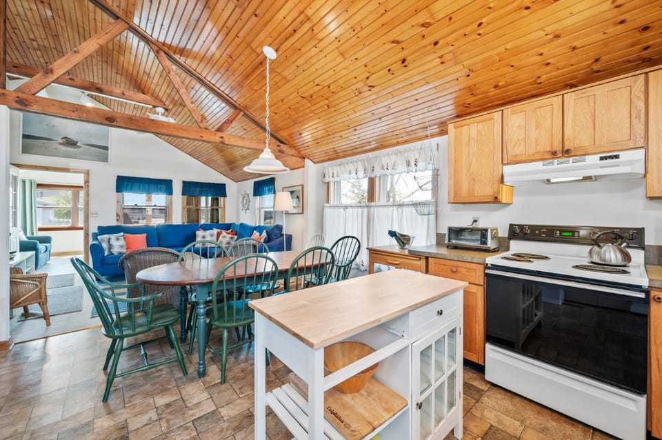 Les Bon Temps House in Chincoteague Island