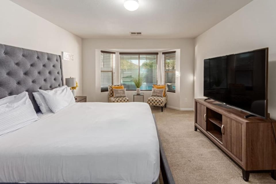 Beautifully Decorated HomeAvondalePrivatePool House in Avondale