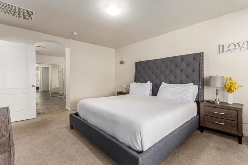 Beautifully Decorated HomeAvondalePrivatePool House in Avondale