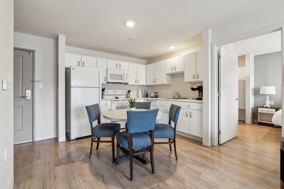 Simplicity At the Rim 1206 I Comfy 2 Bed 2 Bath Apartment in San Antonio