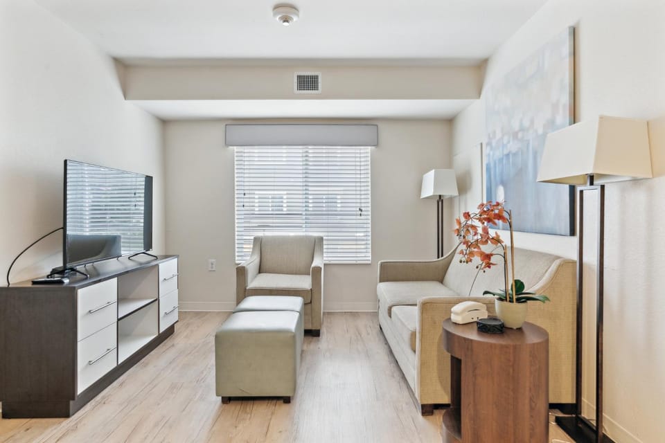 Simplicity At the Rim 1219 I Spacious 1 Bed 1 Bth Apartment in San Antonio