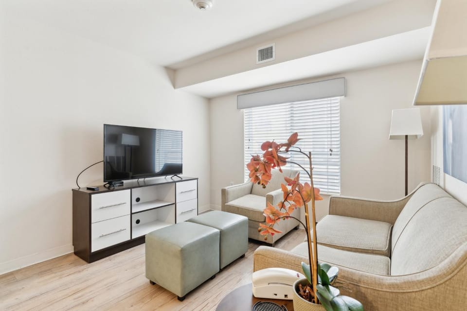 Simplicity At the Rim 1219 I Spacious 1 Bed 1 Bth Apartment in San Antonio