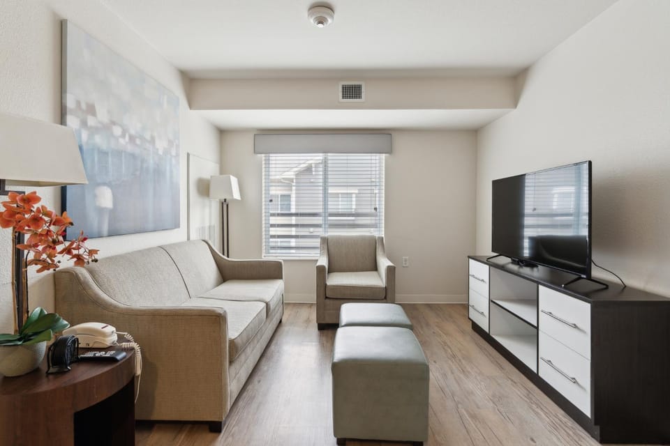 Simplicity At the Rim 1415 I Spacious 1 Bed 1 Bth Apartment in San Antonio