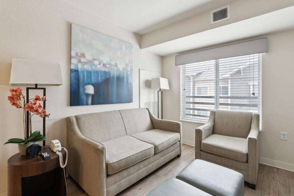 Simplicity At the Rim 1415 I Spacious 1 Bed 1 Bth Apartment in San Antonio