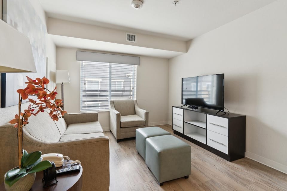 Simplicity At the Rim 1415 I Spacious 1 Bed 1 Bth Apartment in San Antonio