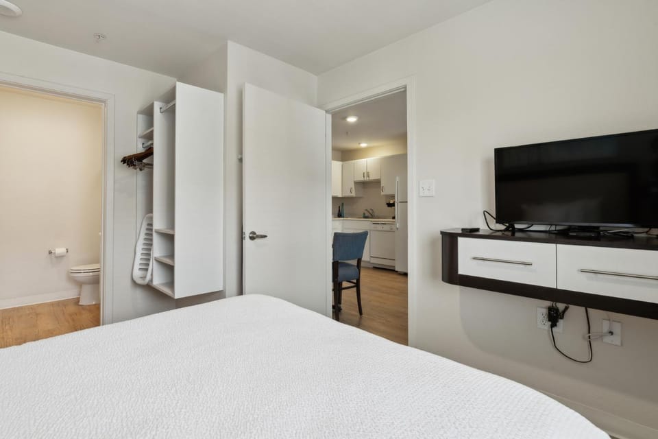Simplicity At the Rim 1419 I Spacious 1 Bed 1 Bth Apartment in San Antonio