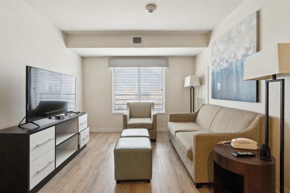 Simplicity At the Rim 1419 I Spacious 1 Bed 1 Bth Apartment in San Antonio