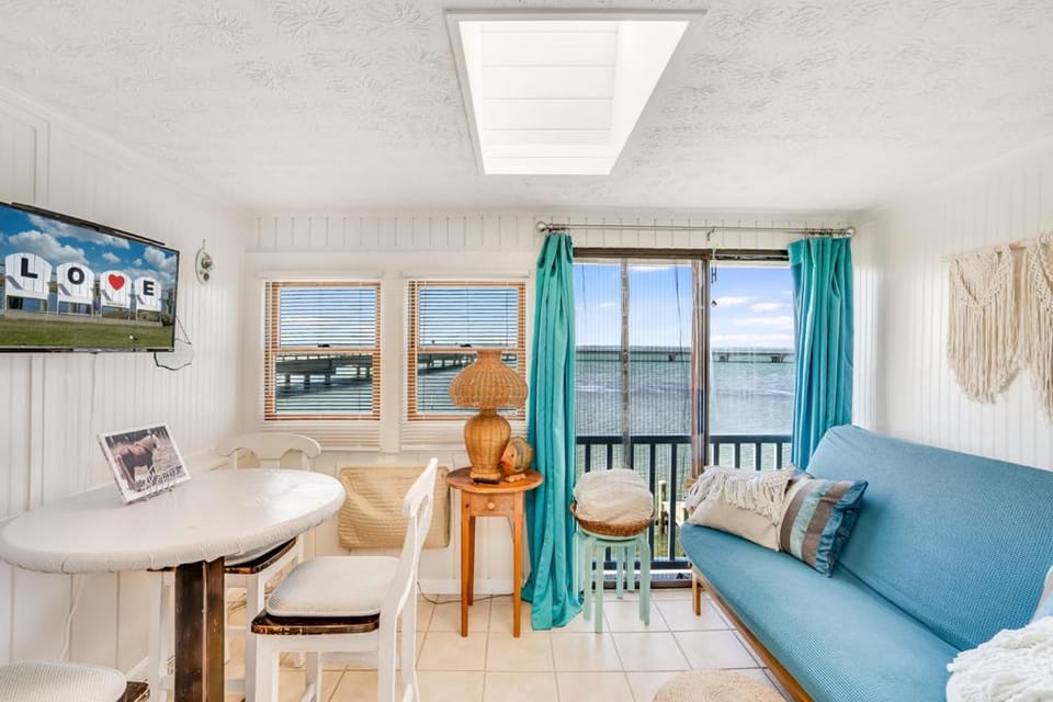 Bliss on the Bay Apartment in Chincoteague Island