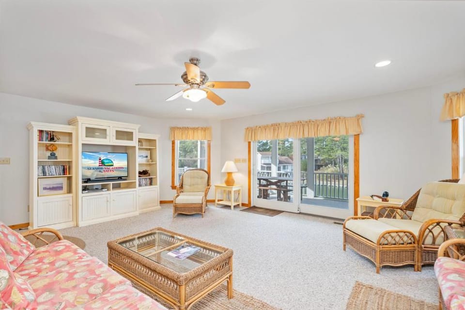 Gray Pearl House in Chincoteague Island