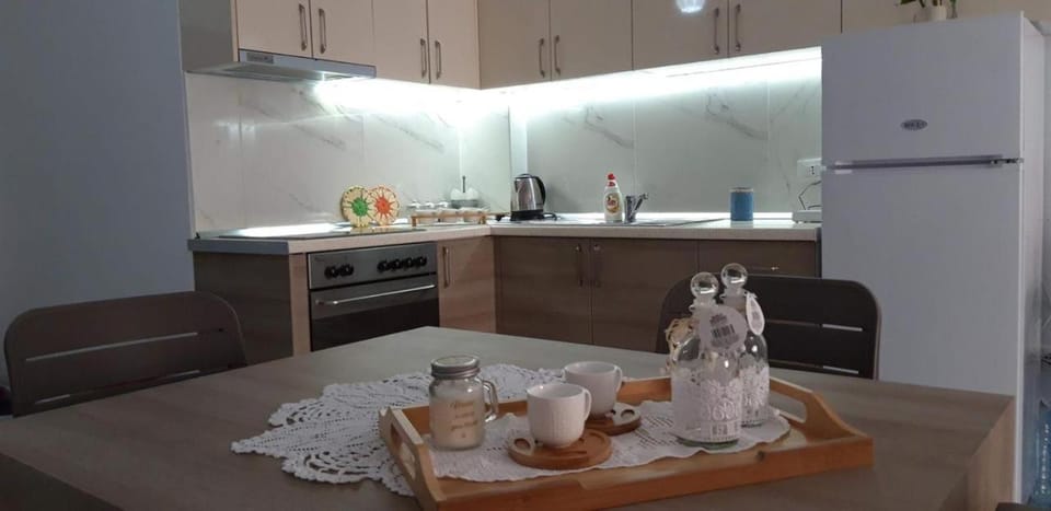 Kitchen or kitchenette, Dining area, stove