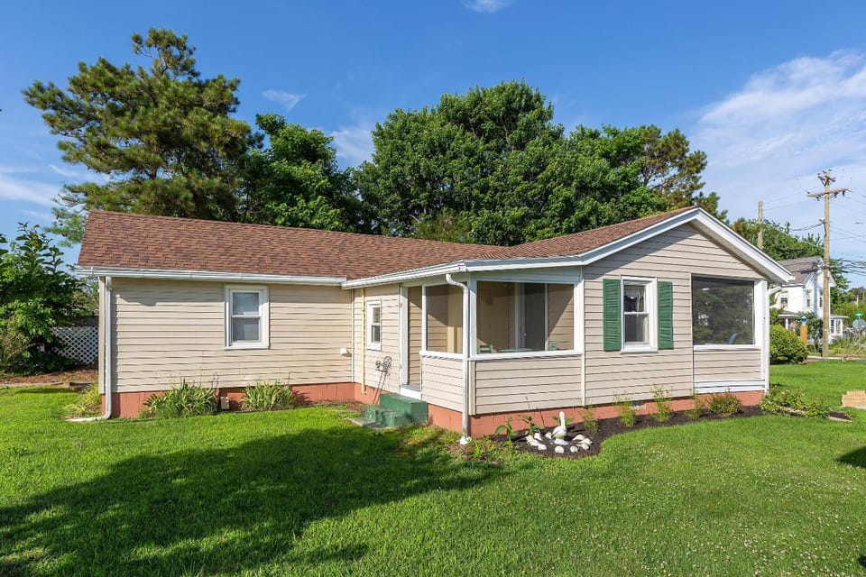 The C-Ray Cottage House in Chincoteague Island