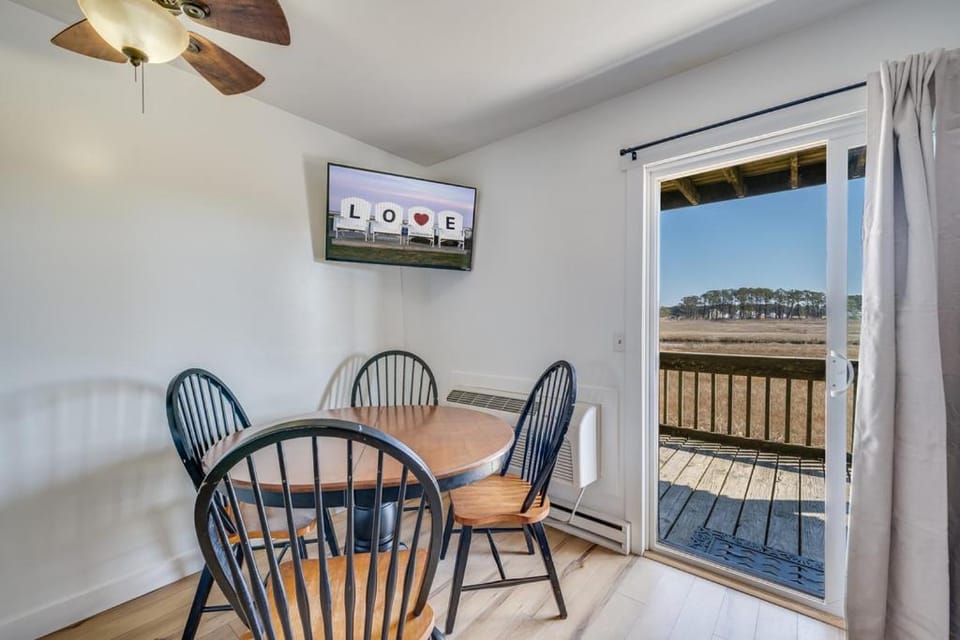 Assateague Inn 102-S Apartment in Chincoteague Island
