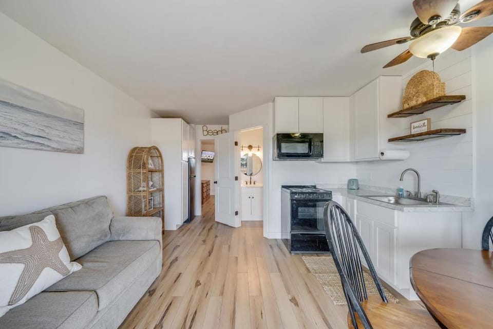 Assateague Inn 102-S Apartment in Chincoteague Island