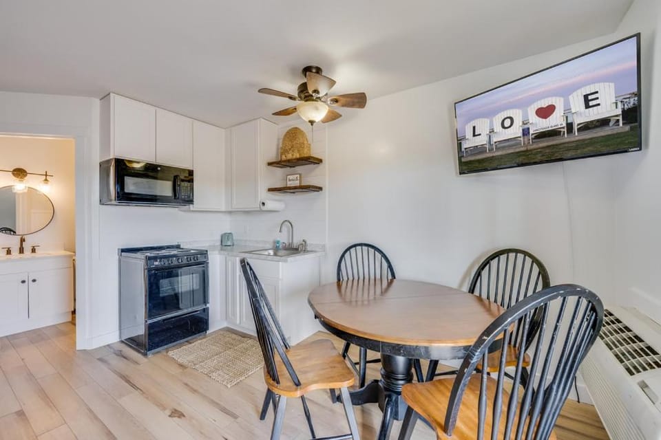 Assateague Inn 102-S Apartment in Chincoteague Island