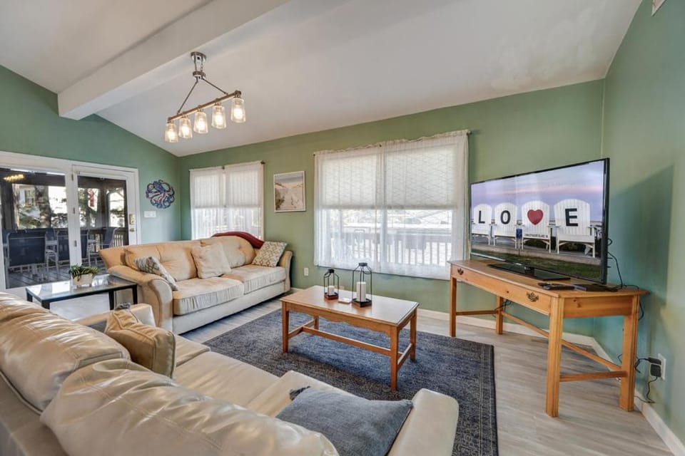 Oyster Bay Oasis House in Chincoteague Island